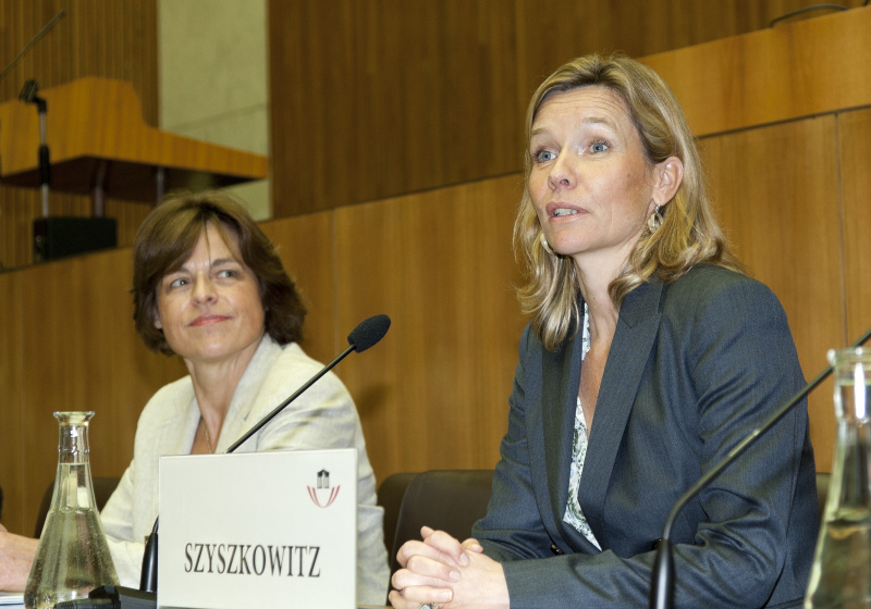 v.li. Marie Mendras - Professor at Sciences Po, Paris undTessa Szyszkowitz - profil correspondent, London