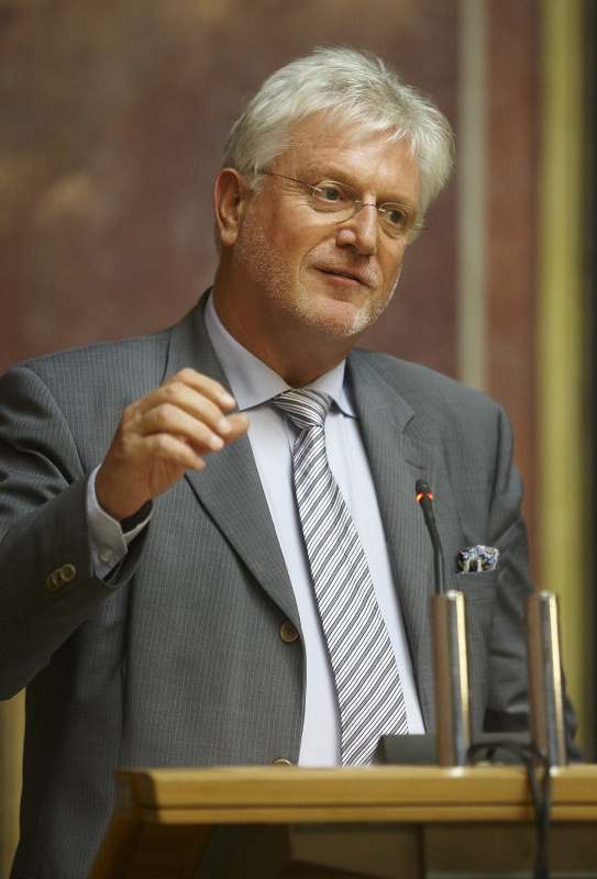 MinR. Univ.Doz. Dr. Günter Burkert-Dottolo - Bundesministerium für Wissenschaft und Forschung am Rednerpult