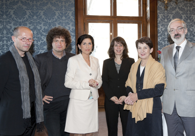 v.li. Mag. Johannes Reiss - Direktor des Jüdischen Museums Eisenstadt, Dr. Hanno Loewy - Direktor des Jüdischen Museums Hohenems, Dr. Danielle Spera - Direktorin des Jüdischen Museums Wien, Mag. Daniela F. Eisenstein - Direktorin des Jüdischen Museums Franken, Vorstandsmitglied Association of European Jewish Museums, Mag. Barbara Prammer - Präsidentin des Nationalrates und Dr. Günther Schefbeck - Parlamentsdirektion