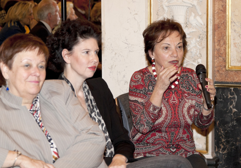 v.li. Anna Elisabeth Haselbach - Präsidentin des Bundesrates a.D.,  Mag. Susanne Trauneck - Generalsekretärin Jewish Welcome Service und eine Veranstaltungsteilnehmerin bei ihrer Wortmeldung