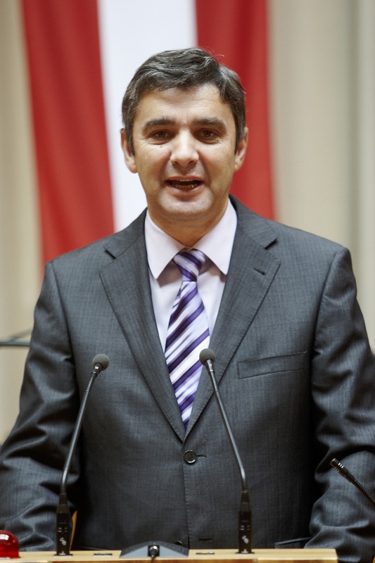 Walter Temmel, Bundesrat der ÖVP am Rednerpult.