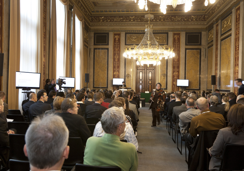 Mag.a Barbara Prammer - Nationalratspräsidentin am Rednerpult