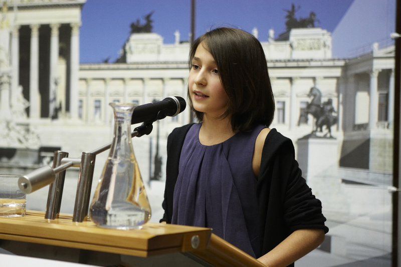 Klea Redo, eine zweisprachige Geschichte