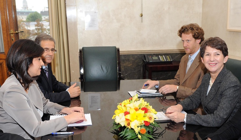 v.li. Albanische Parlamentspräsidentin Jozefina Topalli, Veranstaltungsteilnehmer, Helfried Carl und Nationalratspräsidentin Mag.a Barbara Prammer