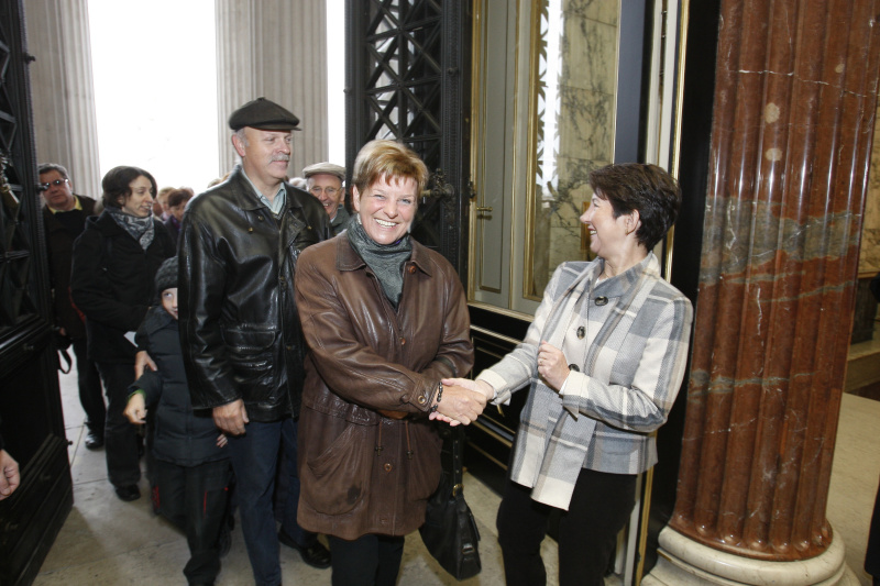 Nationalratspräsidentin Mag.a Barbara Prammer begrüßt die ersten Gäste.