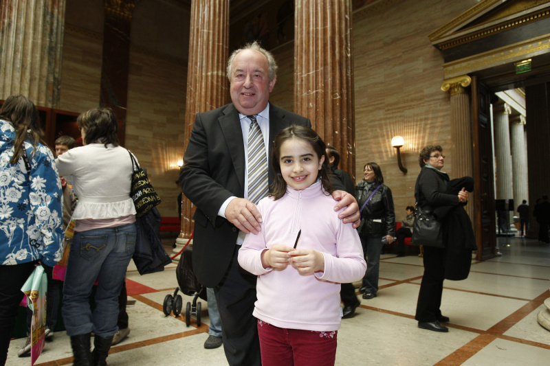 2. Nationalratspräsident Fritz Neugebauer mit einer jungen Besucherin