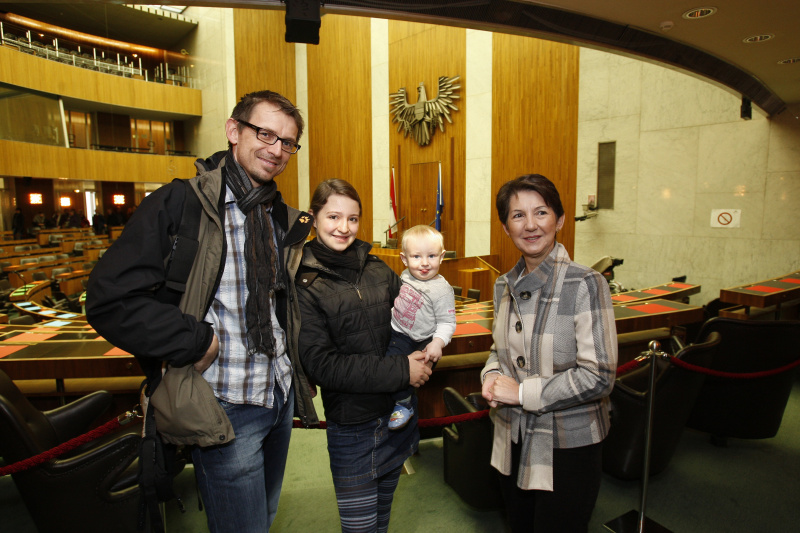 Nationalratspräsidentin Mag.a Barbara Prammer im Gespräch mit BesucherInnen