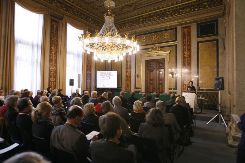 Nationalratspräsidentin Mag.a Barbara Prammer am Rednerpult