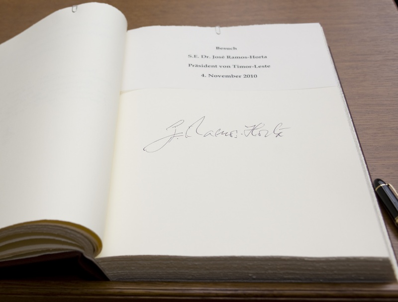 Gästebucheintrag des Staatspräsidenten von Timor- Leste José Ramos-Horta