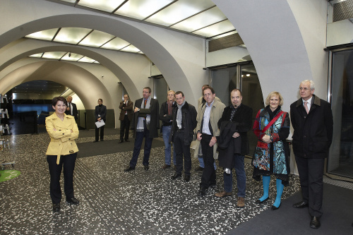v.li. Nationalratspräsidentin Mag.a Barbara Prammer begrüßt die Parlamentsredakteure im Besucherzentrum
