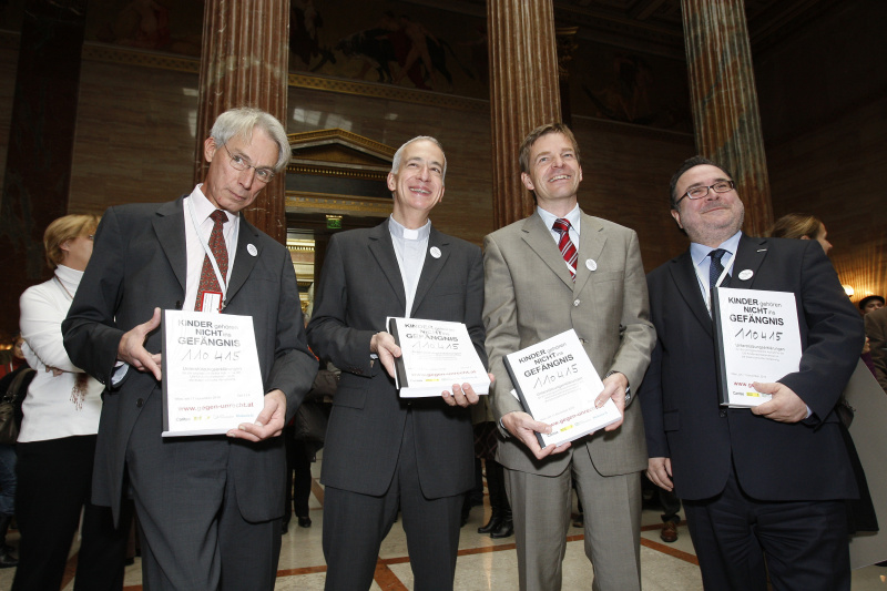 v.links: Heinz Patzelt - Generalsekretär Amnesty International Österreich, Michael Landau - Caritasdirektor der Erzdiözese Wien, Christian Moser - Geschäftsführer SOS-Kinderdorf Österreich und  Michael Chalupka - Direktor Diakonie Österreich
