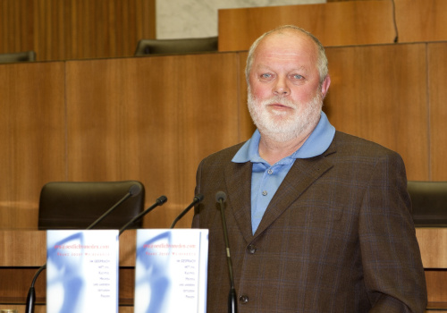 Dr. Franz Josef Weissenböck - Autor am Rednerpult