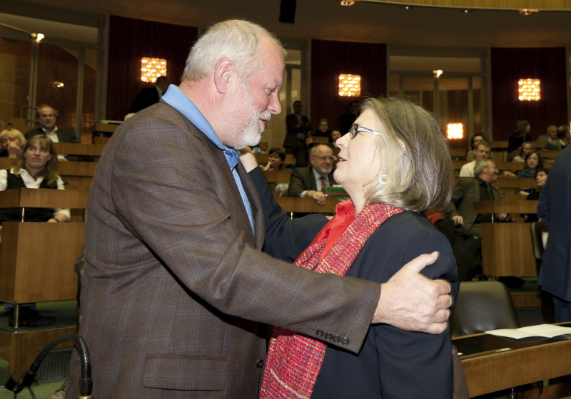 v.li. Dr. Franz Josef Weissenböck - Autor und Terezija Stoisits -Volksanwältin