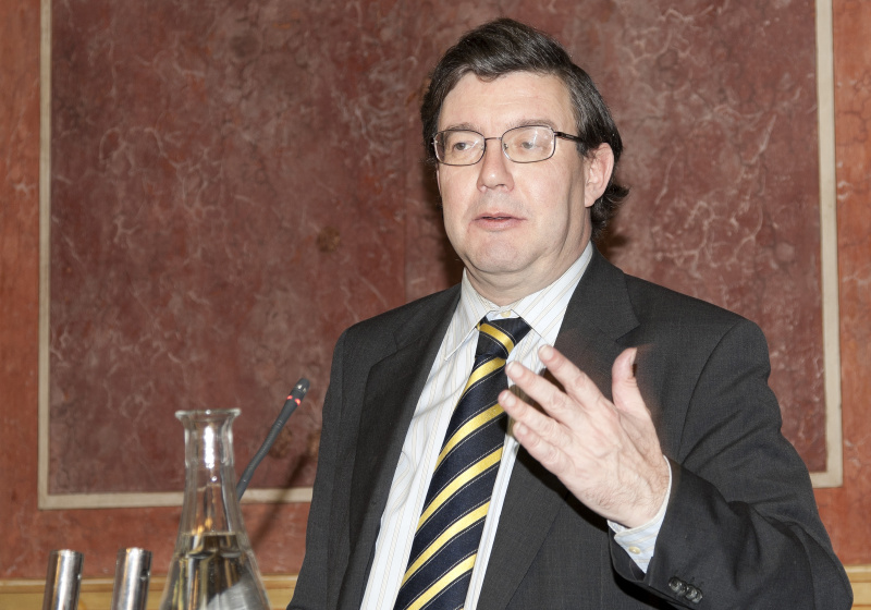 ao.Univ.-Prof. Dr. Lothar Höbelt - Universität Wien - Institut für Geschichte am Rednerpult