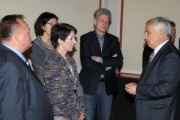 Nationalratspräsidentin Mag.a Barbara Prammer (3.v.li.) im Gespräch mit Serbiens Botschafter Milovan Bozinovic (re)
