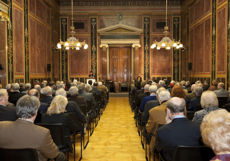 Mag.a Barbara Prammer - Präsidentin des Nationalrates am Rednerpult