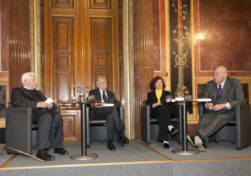 v.li. Prof. Herbert Krejci  - Ehem. Generalsekretär der Industriellenvereinigung, Dr. Peter Huemer - Historiker und Publizist, Dr. Gertrude Enderle-Burcel - Herausgeberin und Dr. Hannes Androsch - Industrieller - Vizekanzler und Bundesminister für Finanzen a.D.