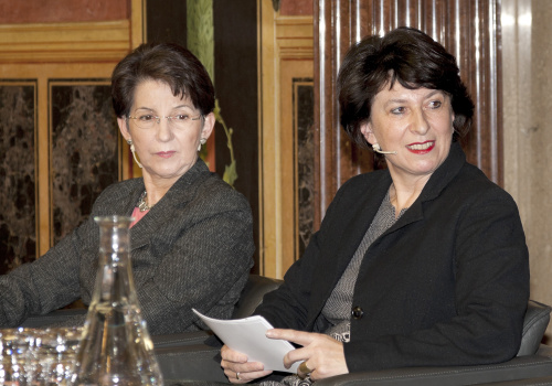 v.li. Mag.a Barbara Prammer - Präsidentin des Nationalrates und Mag.a Gertraud Diendorfer - Leiterin des Demokratiezentrums Wien