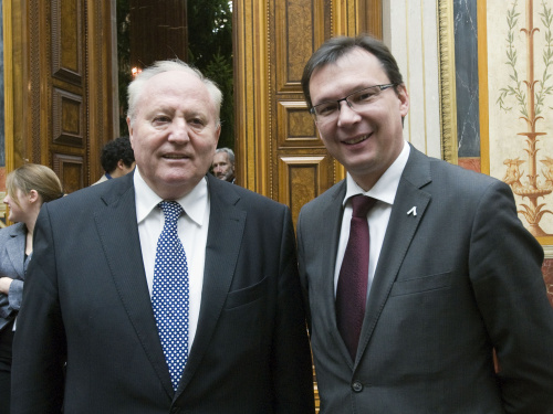 v.li. Anton Gaal - Amtsführender Vorsitzender Präsident der Parlamentarischen Bundesheerkommission und Norbert Darabos, Minister für Landesverteidigung