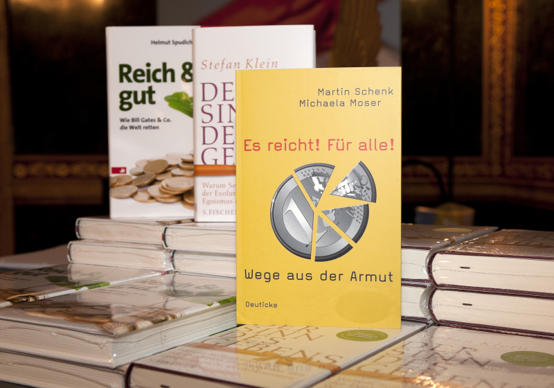 Büchertisch