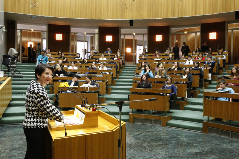 Nationalratspräsidentin Mag.a Barbara Prammer am Rednerpult.