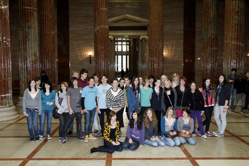 Nationalratspräsidentin Mag.a Barbara Prammer mit der Klasse 5D - Borg Krems