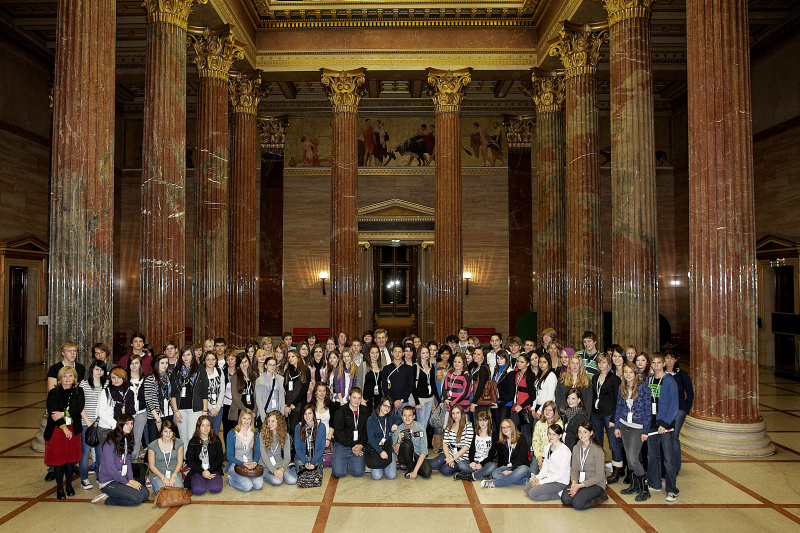 Gruppenfoto mit allen Schülern