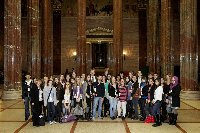 Bundesratspräsident Martin Preineder mit der Klasse 1 AK - BHAK Baden