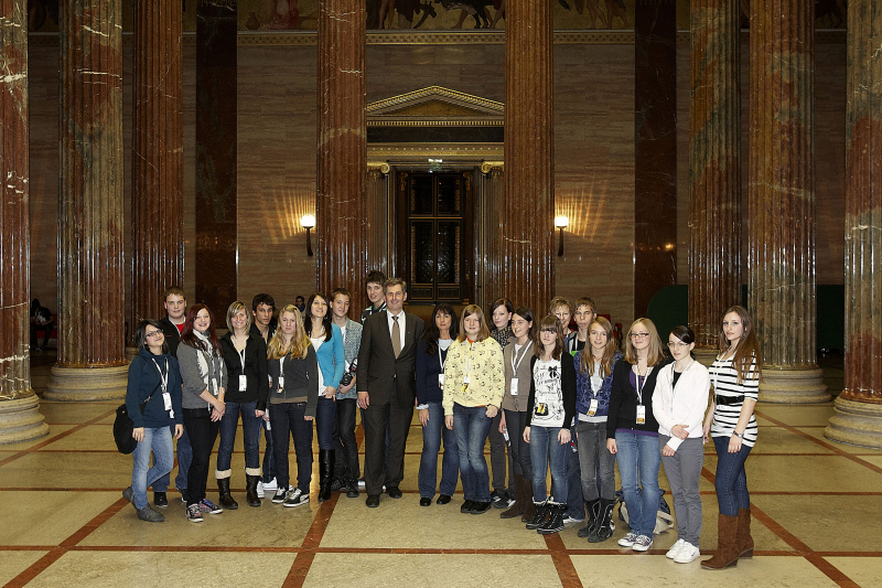 Bundesratspräsident Martin Preineder mit der Klasse Polit. Bildung - BG Lilienfeld