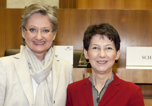 v.li.  Dr.in Claudia Schmied - Bundesministerin für Unterricht - Kunst und Kultur und Mag.a Barbara Prammer - Praesidentin des Nationalrates