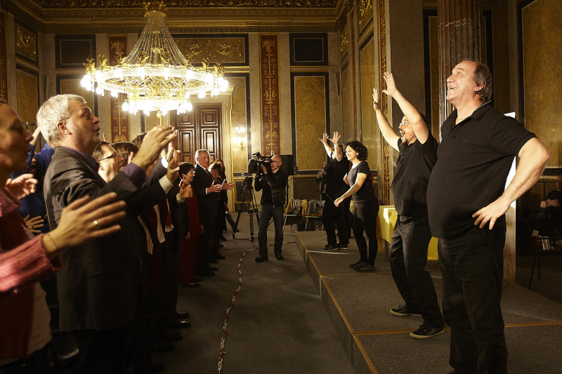 Präsentation der Schauspieler vor Beginn der Vorstellung
