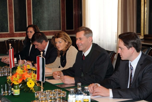 Österreichische Delegation mit Dr. Alice Alsch-Harrant (3.v.li.) und  Martin Preineder - Bundesratspräsident (4.v.li).