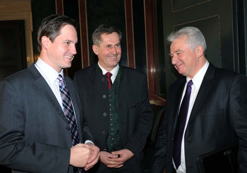 v.li. Veranstaltungsteilnehmer, Bundesratspräsident Martin Preineder und Istvan Jakab - Vizepräsident der ungarischen Nationalversammlung