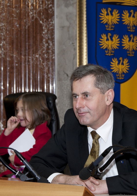 Martin Preineder - Präsident des Bundesrates mit SchülerInnen.
