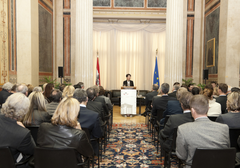 Mag.a Barbara Prammer - Präsidentin des Nationalrates am Rednerpult