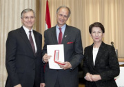 v.li. Alois Stöger - Bundesminister für Gesundheit, Univ.-Prof. Dr. Paul Sevelda und Mag.a Barbara Prammer - Präsidentin des Nationalrates