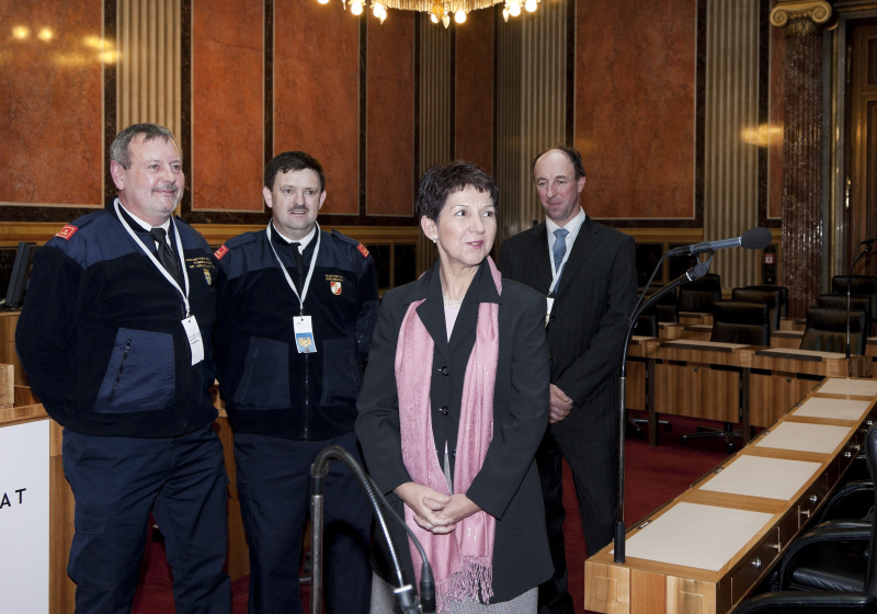 Mag.a Barbara Prammer - Präsidentin des Nationalrates und Veranstaltungsteilnehmer