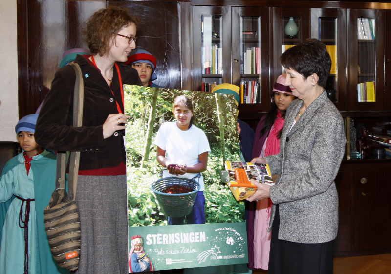 v.li. Christina Schneider - Bundesvorsitzende der Katholischen Jungschar  und Nationalratspräsidentin Mag.a Barbara Prammer