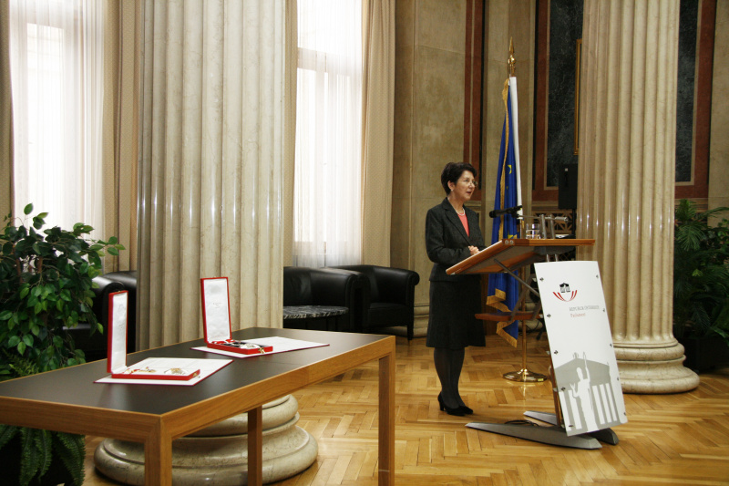Barbara Prammer - Nationalratspräsidentin am Rednerpult
