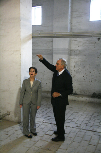 v.li. Nationalratspräsidentin Mag.a Barbara Prammer und Architekt Prof. DI Dr. Sepp Frank im Gespräch