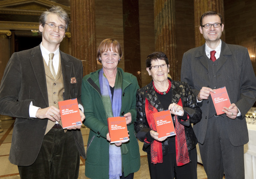 v.li. Dr. Gabriel Toggenburg - Autor, Dr. Martha Stocker - Abgeordnete zum Südtiroler Landtag, Prof.in DDr.in h.c. mult Rita Süssmuth und Dr. Günther Rautz - Autor