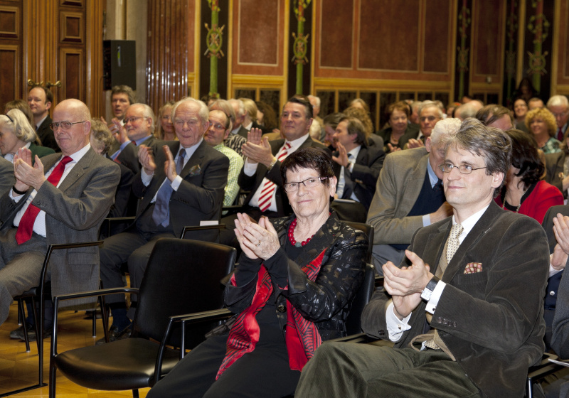 Blick Richtung VeranstaltungsteilnehmerInnen. Erste Reihe v.li. Prof.in DDr.in h.c. mult Rita Suessmuth und Dr. Gabriel Toggenburg - Autor
