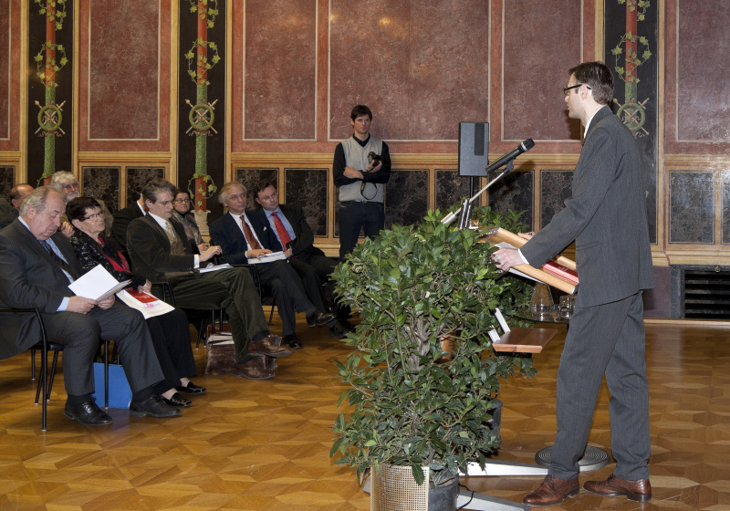 Dr. Günther Rautz - Autor am Rednerpult