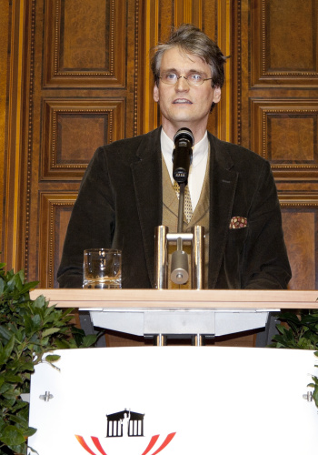 Dr. Gabriel Toggenburg - Autor am Rednerpult