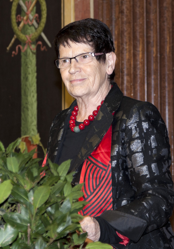 Prof.in DDr.in h.c. mult Rita Süssmuth am Rednerpult