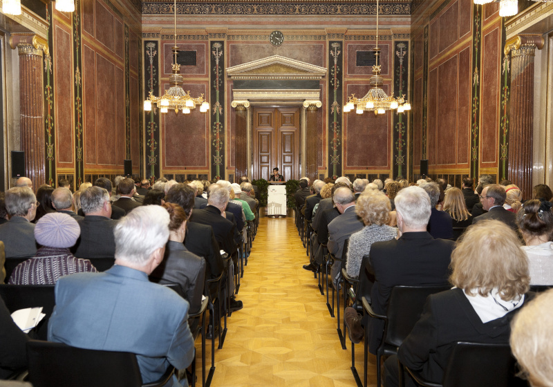 Prof.in DDr.in h.c. mult Rita Süssmuth am Rednerpult