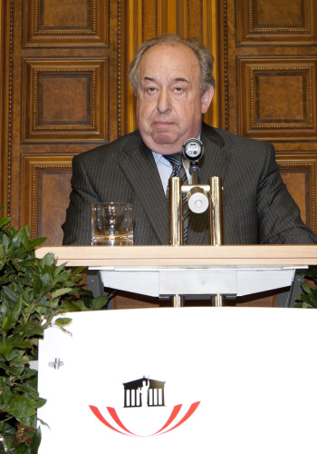Fritz Neugebauer - Zweiter Präsident des Nationalrates am Rednerpult