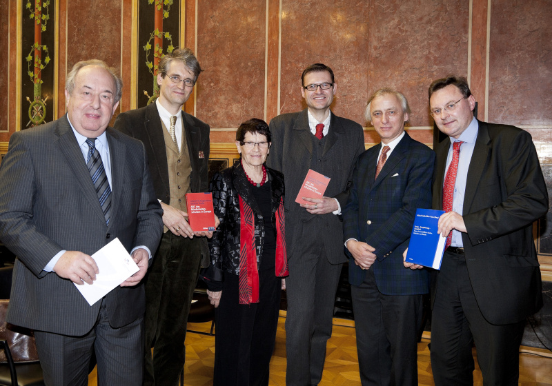 v.li. Fritz Neugebauer - Zweiter Präsident des Nationalrates, Dr. Gabriel Toggenburg - Autor, Prof.in DDr.in h.c. mult Rita Süssmuth, Dr. Günther Rautz - Autor, Dr. Peter Rauch - Verleger, Prof. Michael Gehler - Herausgeber