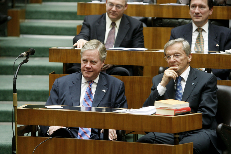 Erste Reihe v.li.: William C. Eacho - Botschafter der Vereinigten Staaten und Dr.Wolfgang Schüssel - Bundeskanzler a.D.