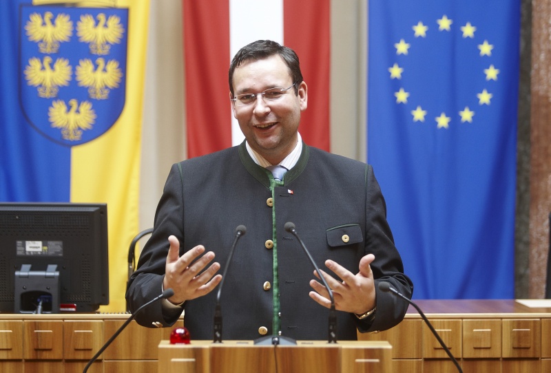 Hermann Brückl - Bundesrat der FPÖ am Rednerpult
